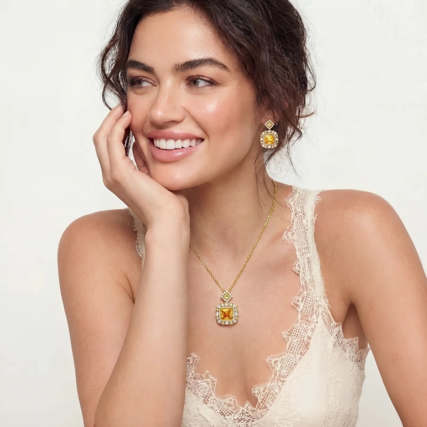 Heirloom Square Smykkesett med 14 K gullbelegg i eco-brass og Cubic Zirkonia - Hudvennlig komfort