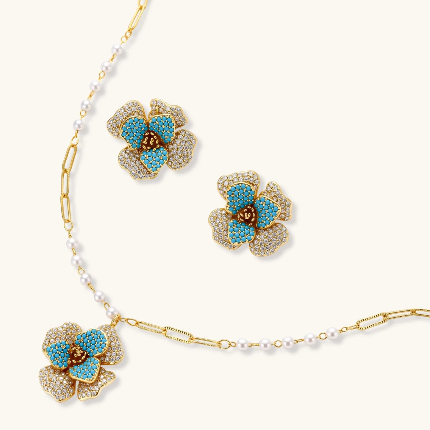 Blooming Elegance smykkesett i 14 K gullbelagt miljøvennlig messing og Cubic Zirkonia